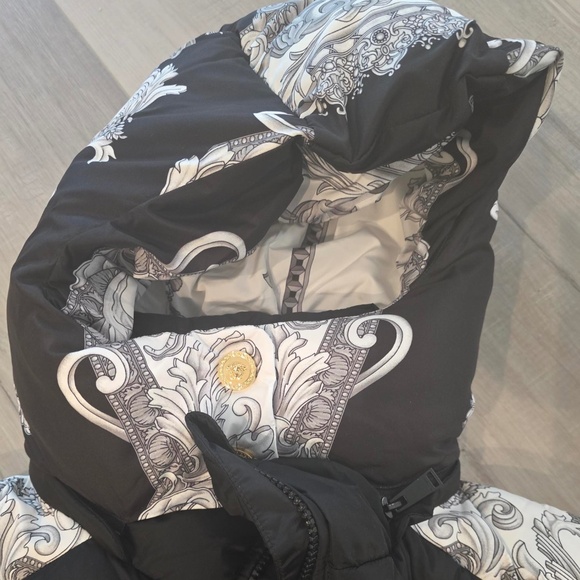 💋Versace Authentic Puffer Jacket *NEW - Picture 3 of 10